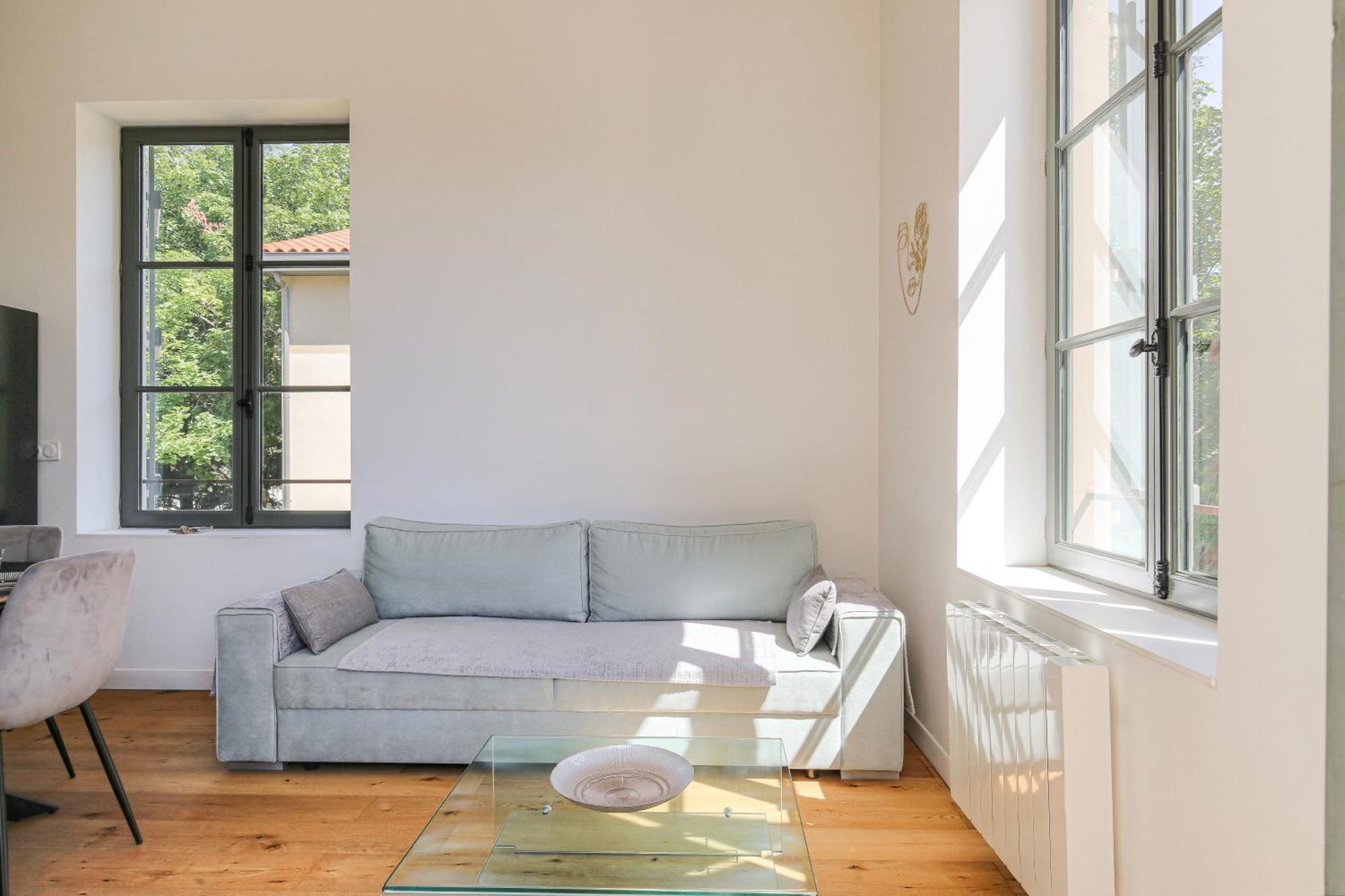 Chateau Ecully - Appartement 2 Chambres - Terrasse & Parking المظهر الخارجي الصورة