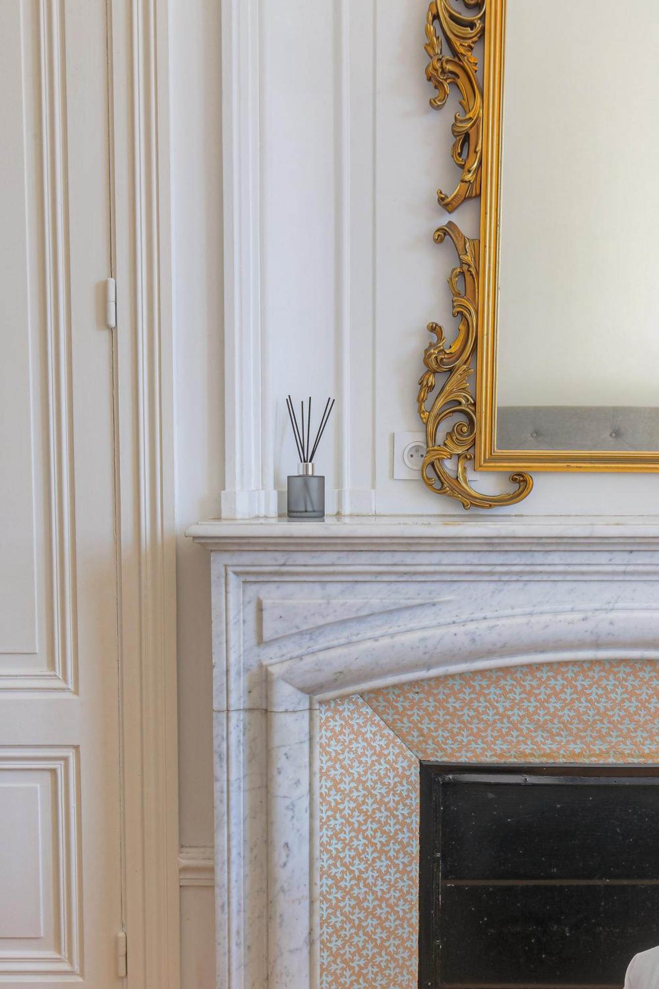 Chateau Ecully - Appartement 2 Chambres - Terrasse & Parking المظهر الخارجي الصورة